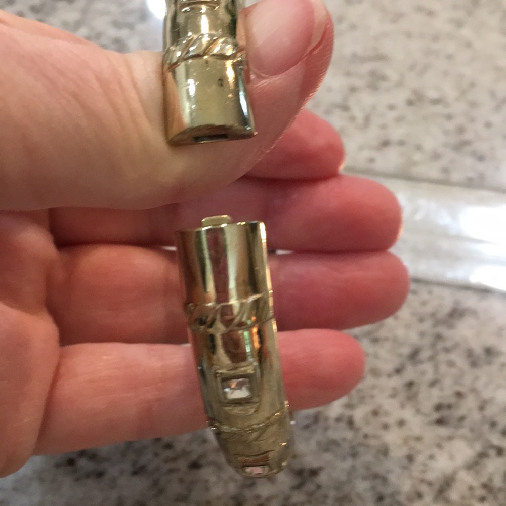 Open hinge bangle - Picture 2 of 5